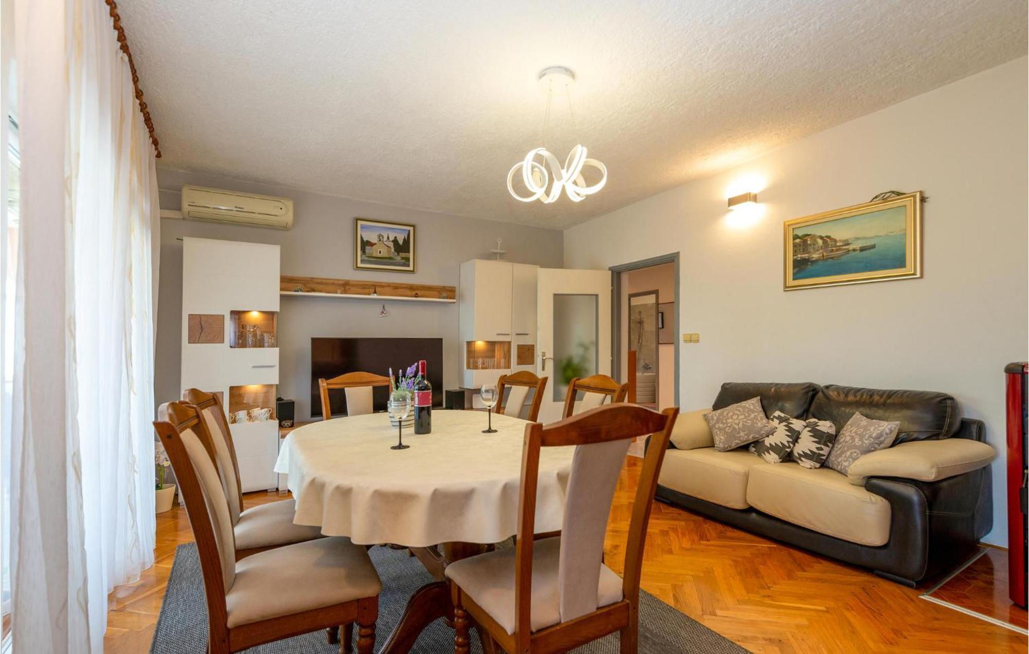 Lovely Apartment In Rovanjska With House Sea View Exterior photo